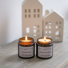 Kép betöltése a galériamegjelenítőbe: winter duo nutcracker és christmas spice illatgyertyák