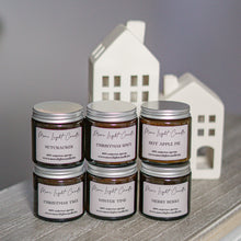 Kép betöltése a galériamegjelenítőbe: 5+1 ajándék — ünnepi illatválogatás szójagyertya csomag