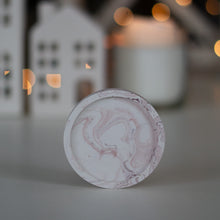 Kép betöltése a galériamegjelenítőbe: Barna márványmintás jesmonite ásványgyanta alátét, letisztult és természetes megjelenéssel.