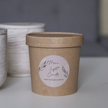 Kép betöltése a galériamegjelenítőbe: Újratölthető szójagyertya utántöltő papírpohárban 280 ml-es tégelyhez