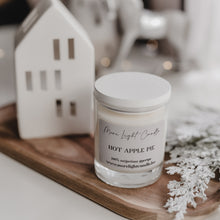 Kép betöltése a galériamegjelenítőbe: Hot Apple Pie — szójagyertya