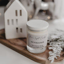 Kép betöltése a galériamegjelenítőbe: Nutcracker  — szójagyertya