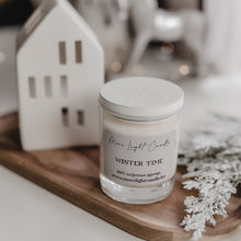 Kép betöltése a galériamegjelenítőbe: Winter Time — szójagyertya