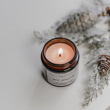 Kép betöltése a galériamegjelenítőbe: forró almásmite illatú szójagyertya a More Light Candle-től