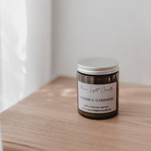 Kép betöltése a galériamegjelenítőbe: Woods & Cashmere – szójagyertya