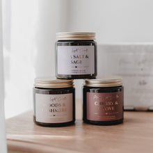 Kép betöltése a galériamegjelenítőbe: Golden Autumn Box három kézműves szójagyertyával és elegáns ajándékdobozzal