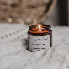 Kép betöltése a galériamegjelenítőbe: Gingerbread szójagyertya mézeskalács