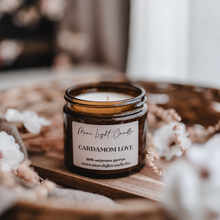 Kép betöltése a galériamegjelenítőbe: Cardamom Love szójagyertya meleg kardamommal, fahéjjal, szegfűszeggel és vaníliával. Különleges, fűszeres őszi illat a meghitt estékhez.