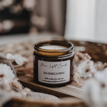 Kép betöltése a galériamegjelenítőbe: Daydreaming — 250 ml szójaviasz gyertya, ámbra üveg