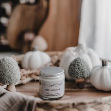 Kép betöltése a galériamegjelenítőbe: Hot Apple Pie szójagyertya — almáspite, 120 ml, átlátszó üveg