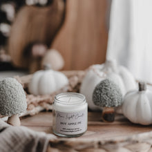 Kép betöltése a galériamegjelenítőbe: Hot Apple Pie szójagyertya — almáspite, 120 ml, átlátszó üveg