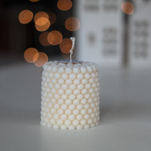 Kép betöltése a galériamegjelenítőbe: Buborékos henger formagyertya
