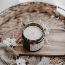 Kép betöltése a galériamegjelenítőbe: Lemongrass &amp; Ginger szójaviasz gyertya – 250 ml, ámbra üveg
