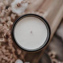 Kép betöltése a galériamegjelenítőbe: Lemongrass &amp; Ginger szójaviasz gyertya – 250 ml, ámbra üveg
