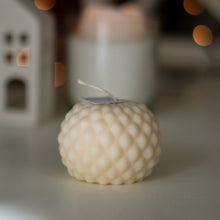 Kép betöltése a galériamegjelenítőbe: Gömb formagyertya
