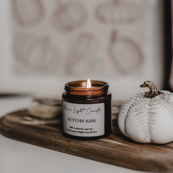Autumn Kiss szójaviasz gyertya — fahéj & alma, 120 ml, ámbra üveg