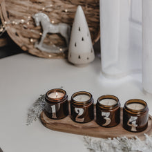 Kép betöltése a galériamegjelenítőbe: Adventi 100% natúr szójaviasz illatgyertya csomag (120 ml)
