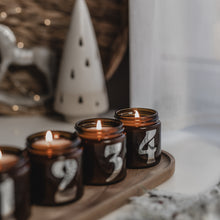 Kép betöltése a galériamegjelenítőbe: Adventi 100% natúr szójaviasz illatgyertya csomag (120 ml)
