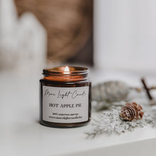 Kép betöltése a galériamegjelenítőbe: forró almásmite illatú szójagyertya a More Light Candle-től
