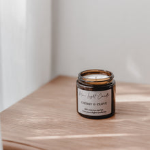 Kép betöltése a galériamegjelenítőbe: Cherry &amp; Clove – szójagyertya
