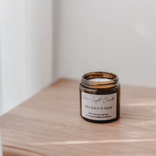 Kép betöltése a galériamegjelenítőbe: Sea Salt &amp; Sage – szójagyertya
