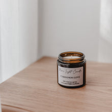 Kép betöltése a galériamegjelenítőbe: Cardamom Love szójagyertya meleg kardamommal, fahéjjal, szegfűszeggel és vaníliával. Különleges, fűszeres őszi illat a meghitt estékhez.
