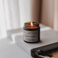 Kép betöltése a galériamegjelenítőbe: Secret Garden — szójagyertya
