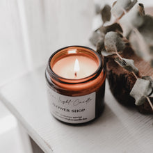 Kép betöltése a galériamegjelenítőbe: More Light Candle Flower Shop gyertya – természetes szójaviasz és friss virágillat
