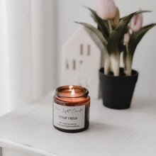 Kép betöltése a galériamegjelenítőbe: More Light Candle Tulip Field szójagyertya közelről – friss tavaszi virágillat
