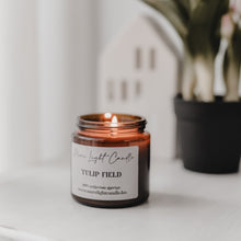 Kép betöltése a galériamegjelenítőbe: Tulip Field szójagyertya 120 ml üvegben – tavaszi tulipán illat
