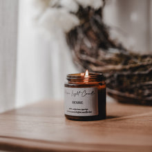 Kép betöltése a galériamegjelenítőbe: More Light Candle Desire szójagyertya – levendula, ylang-ylang és narancs illatjegyekkel
