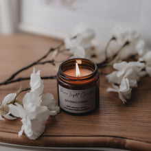 Kép betöltése a galériamegjelenítőbe: More Light Candle Daydreaming gyertya – vegán natúr szójagyertya tavaszi citrus aromával
