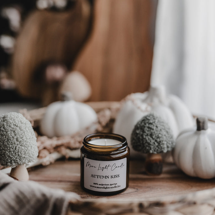 Autumn Kiss szójaviasz gyertya — fahéj & alma, 120 ml, ámbra üveg