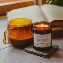 Kép betöltése a galériamegjelenítőbe: caramel vanilla latte kávés szójaviasz gyertya
