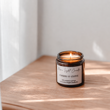 Kép betöltése a galériamegjelenítőbe: Cherry &amp; Clove – szójagyertya
