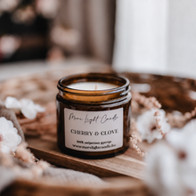 Kép betöltése a galériamegjelenítőbe: Cherry &amp; Clove – szójagyertya

