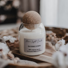 Kép betöltése a galériamegjelenítőbe: Serenity Orb – 350 ml szójaviasz gyertya parafa gömbtetővel, limitált kiadás
