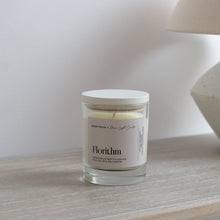 Kép betöltése a galériamegjelenítőbe: Florithm — Szilágyi Szilvi × More Light Candle együttműködés, virágos–púderes illat
