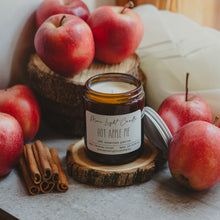 Kép betöltése a galériamegjelenítőbe: hot apple pie illatgyertya szójaviasz gyertya szójagyertya More Light Candle bestseller
