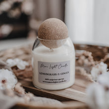 Kép betöltése a galériamegjelenítőbe: Serenity Orb – 350 ml szójaviasz gyertya parafa gömbtetővel, limitált kiadás
