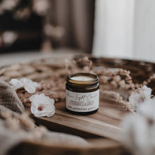 Kép betöltése a galériamegjelenítőbe: Lemongrass &amp; Ginger szójaviasz gyertya – 60 ml, ámbra üveg
