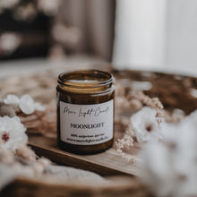 Kép betöltése a galériamegjelenítőbe: Moonlight szójaviasz gyertya — 180 ml, ámbra üveg, esti relax illat
