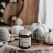 Kép betöltése a galériamegjelenítőbe: Pumpkin Pie – szójagyertya
