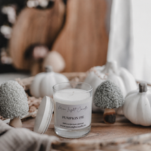 Kép betöltése a galériamegjelenítőbe: Pumpkin Pie – szójagyertya
