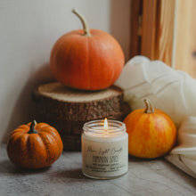 Kép betöltése a galériamegjelenítőbe: pumpkin spice illatú gyertya
