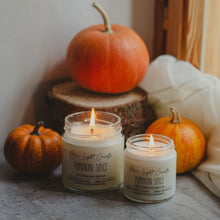Kép betöltése a galériamegjelenítőbe: pumpkin spice illatú gyertya
