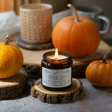 Kép betöltése a galériamegjelenítőbe: pumpkin spice illatú gyertya
