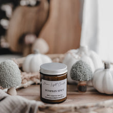 Kép betöltése a galériamegjelenítőbe: Pumpkin Spice szójaviasz gyertya — 180 ml, ámbra üveg, fahéjas–kardamomos illat
