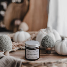 Kép betöltése a galériamegjelenítőbe: Salted Caramel szójaviasz gyertya — sós karamella, 120 ml, ámbra üveg
