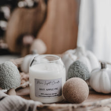 Kép betöltése a galériamegjelenítőbe: Serenity Orb – 350 ml szójaviasz gyertya parafa gömbtetővel, limitált kiadás
